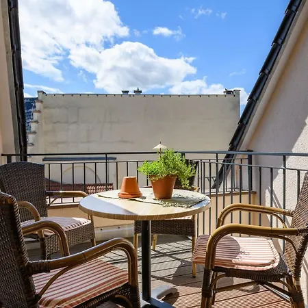 21 / Zentral / Terrasse / Seilbahn Blick Rüdesheim nad Renem